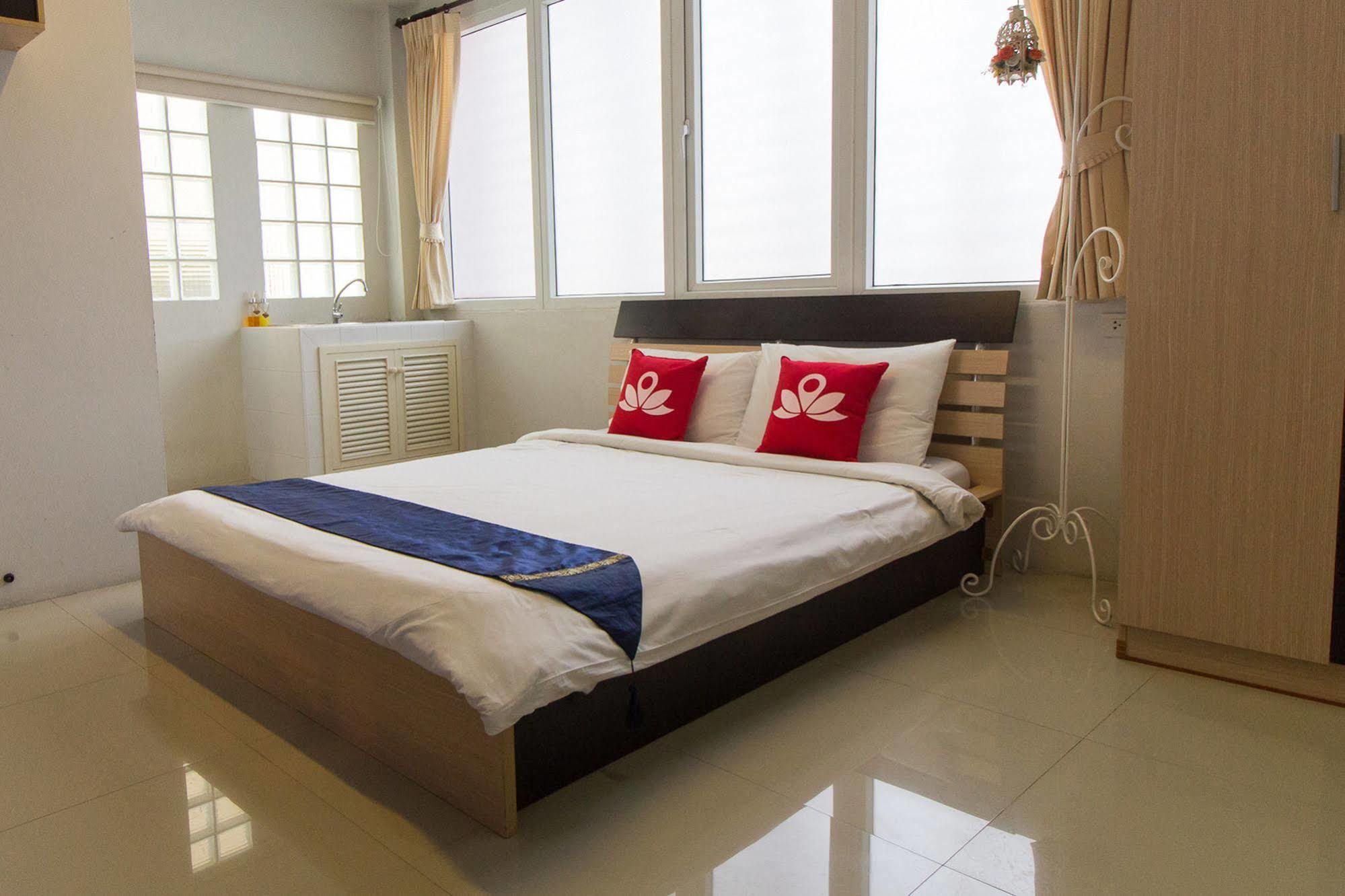 Zen Rooms Damrongrak Road Bangkok Esterno foto