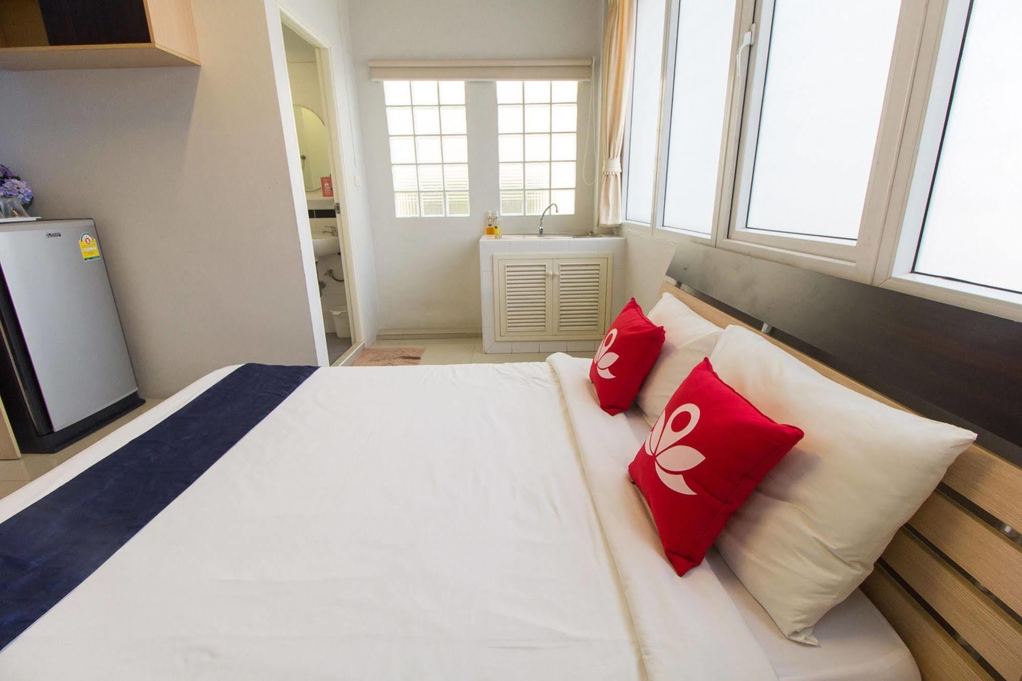 Zen Rooms Damrongrak Road Bangkok Esterno foto