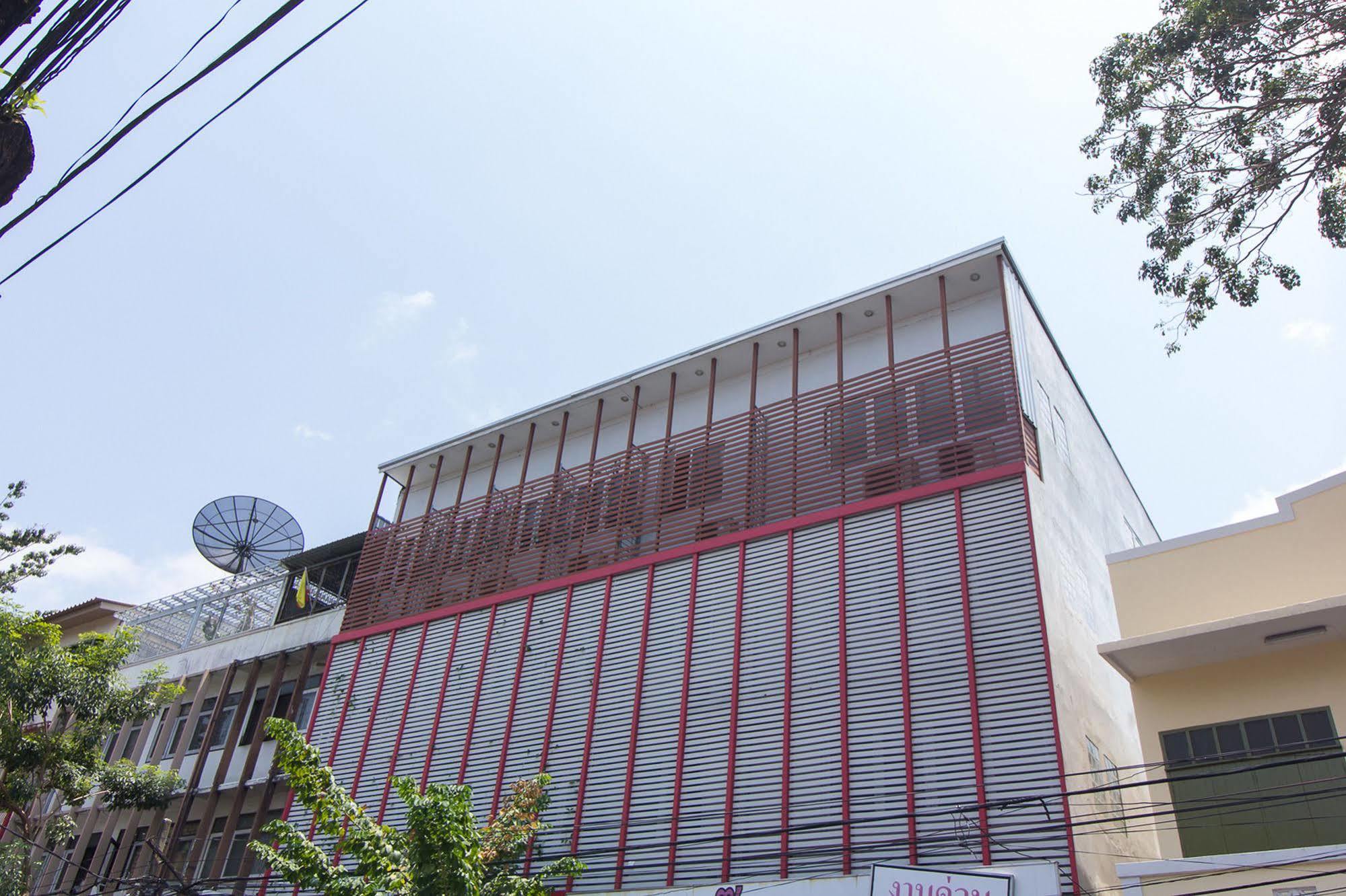 Zen Rooms Damrongrak Road Bangkok Esterno foto